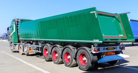 Nordstfyns vognmand har hentet fire-akslet tip-trailer i Jylland
