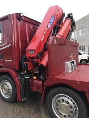Udlejningsvirksomhed krer ud i nyopbygget lastbil med maskinlad