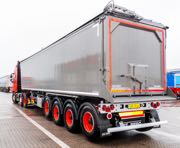 Vognmand er krt hjem til Himmerland med ny fire-akslet tip-trailer