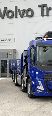 Trlastvirksomhed i Lyngby tager tre nye kranbiler i brug