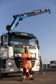 Elektrisk lastbil med kran skal levere byggematerialer til kunder i København