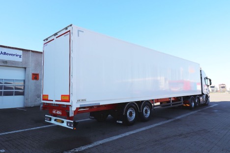 Fynsk fødevarevirksomhed kører ud med to-akslet boks-trailer