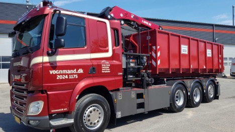 Roskilde-vognmand har fået fire-akslet opbygning med kran og hejs