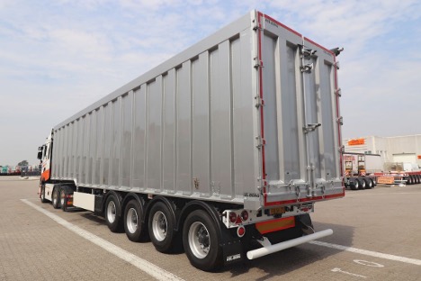 Vognmand fra Nordvestsjælland hentede rummelig tip-trailer i Østjylland