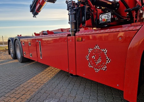Brandvæsenet i Vejle har fået ny tre-akslet lastbil med kran