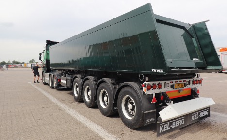 Vognmand fra Glejbjerg tager læsset med ny fire-akslet tip-trailer