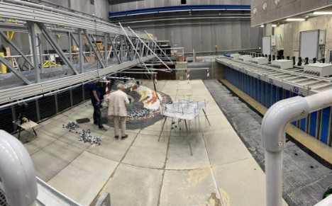 Århundredets storm rammer havneudvidelse - i bølgebassin indendøre