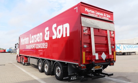 Tørring-vognmand transporterer godset under isoleret tag på city-trailer