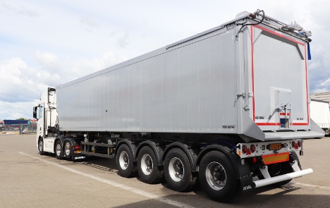 Landbrugsvirksomhed kan transportere afgrder i ny fire-akslet tip-trailer