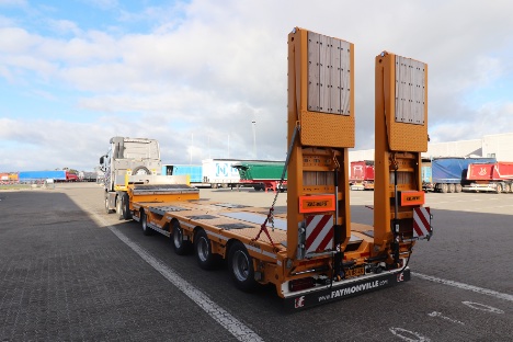 Entreprenør tager maskinerne på ny fire-akslet maskintrailer