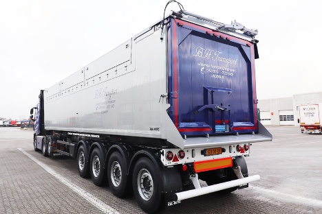 Tip-trailer med fire aksler rummer 59 kubikmeter