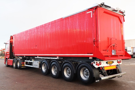 Fire-akslet tip-trailer kan rummer 65 kubikmeter