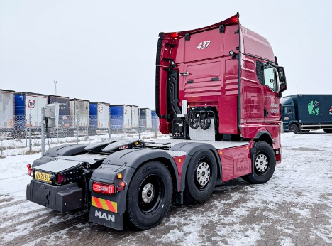 Vognmand har f�et tr�kker med twinsteer