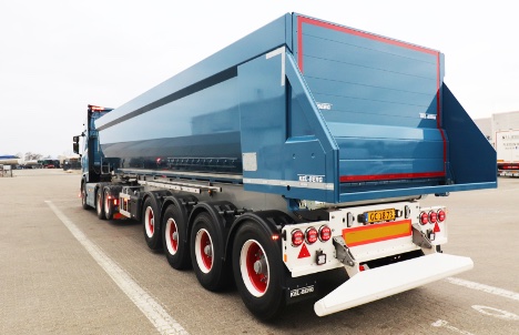 Fire-akslet letvægtstrailer har tip-kasse i stål