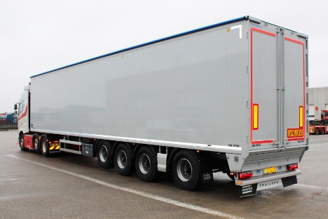 Langeskov-vognmand har f�et lang fire-akslet trailer med g�ende gulv