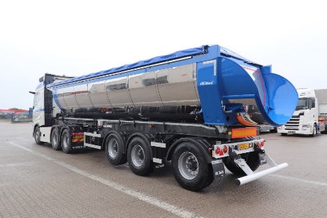 Entrepren�r i Gunds� har hentet en ny city asfalt tiptrailer i Hedensted